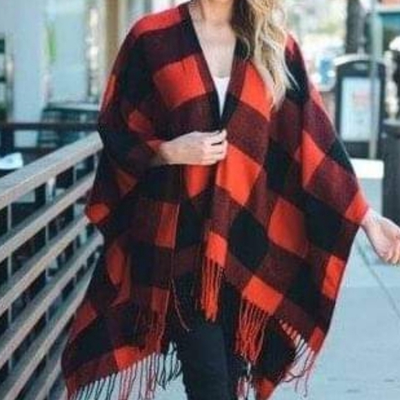 NEW BUFFALO CHECK TASSEL PONCHO Red And Black One Size - Picture 6 of 6